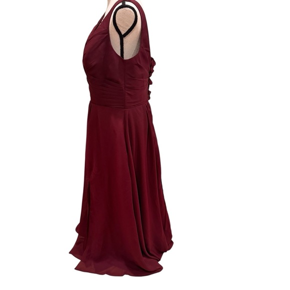 Women’s Size 16 Burgundy Sleeveless Ruched Maxi Dress Lace Back Formal Gown - Picture 6 of 16